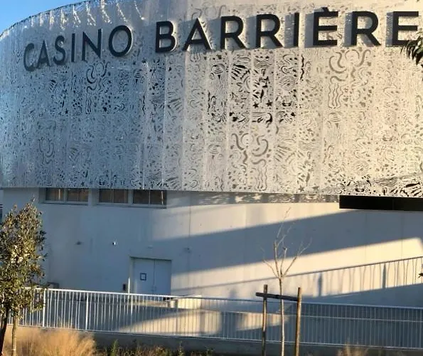 T2 50m2 Belle Vue Calme Centre Port Parking *